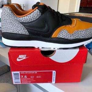 Nike Safari QS Monarch